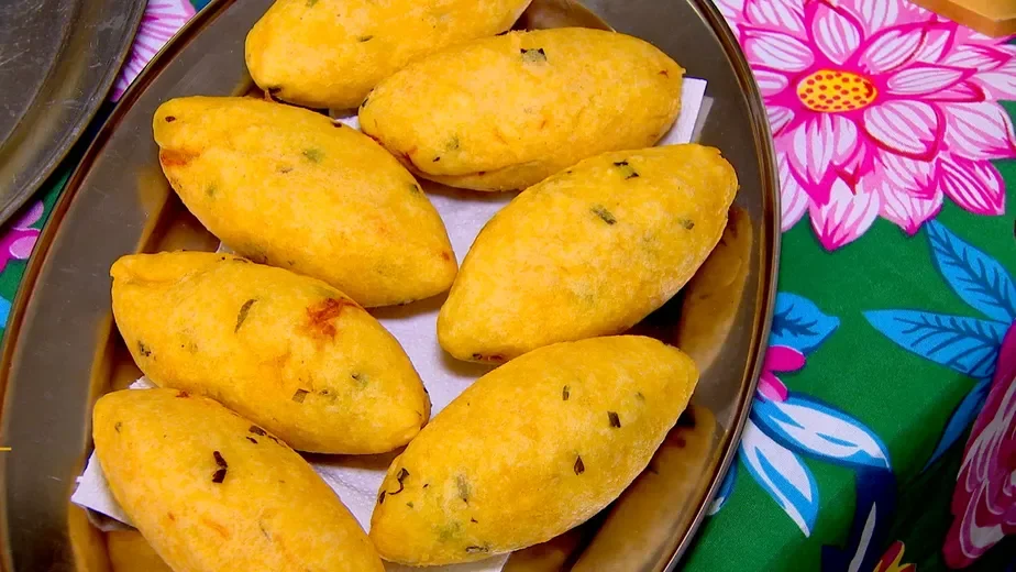 Bolinho caipira de frango